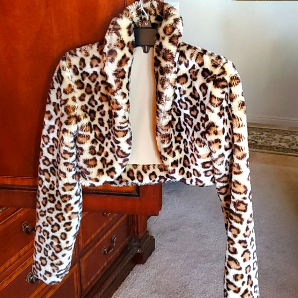 De'Rothchild Jackets & Blazers - De'Rotchild designer leopard Shrug jacket sz M Very Sexy